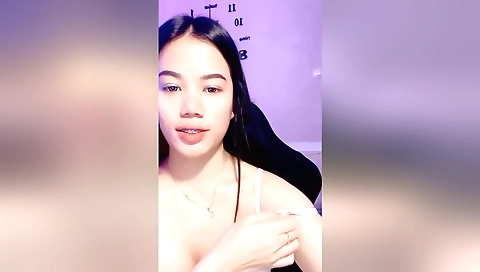 Solo female masturbating with her sexy pussy and vibrator