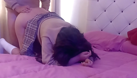 Indian teen gets creampie on her face in the kitchen