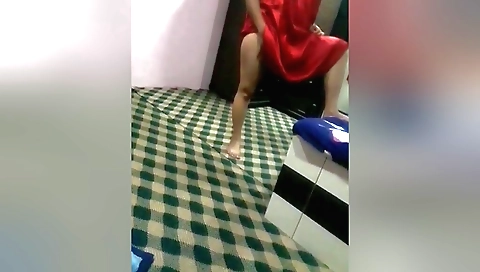 Webcam stepmom masturbates on camera with a vibrator