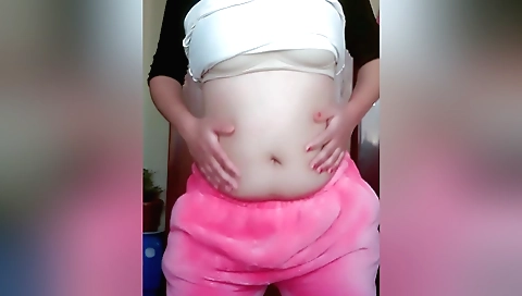 Indian chick masturbates in her private living room