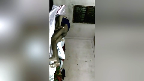 Indian webcam show about a hot babe with a big round pussy